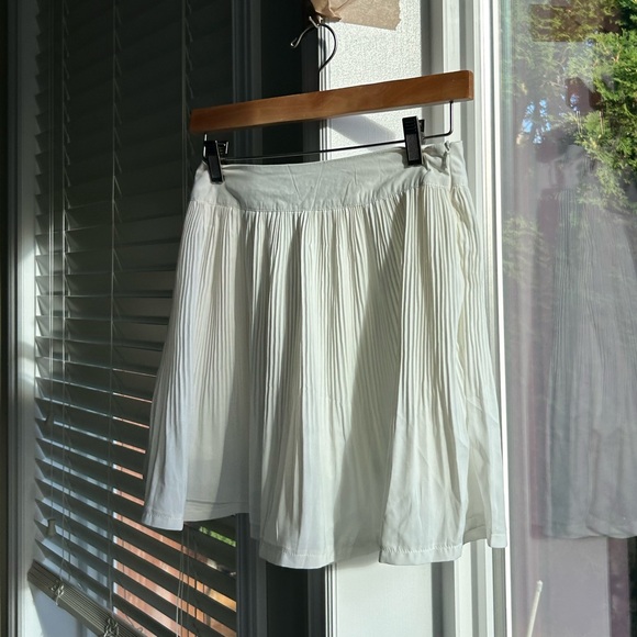 white mini skirt with zipper - Picture 4 of 5